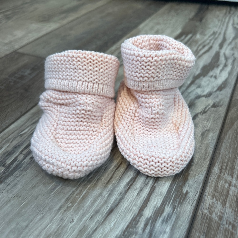 *Gone on 2/1!* Baby GAP Milkshake Pink Knit Booties Size 3 (6-12 Months)